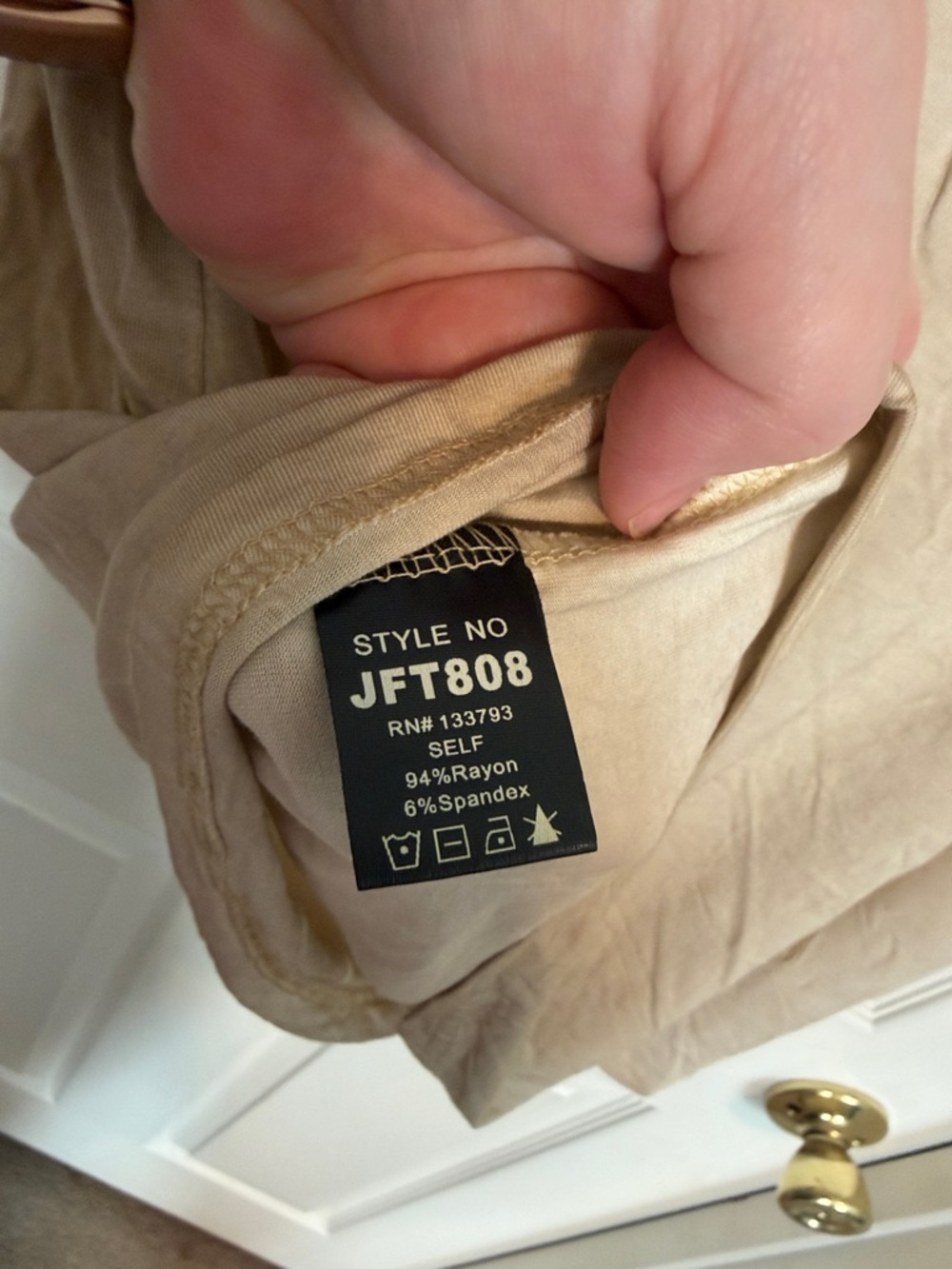 POL NWOT Taupe V‑Neck Short Sleeve Tee with Pocket - Picture 4 of 5